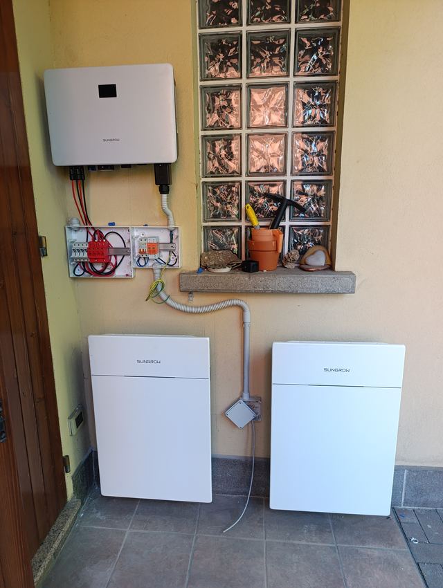 Batterie di accumulo Sungrow con inverter ibrido e quadri di protezione