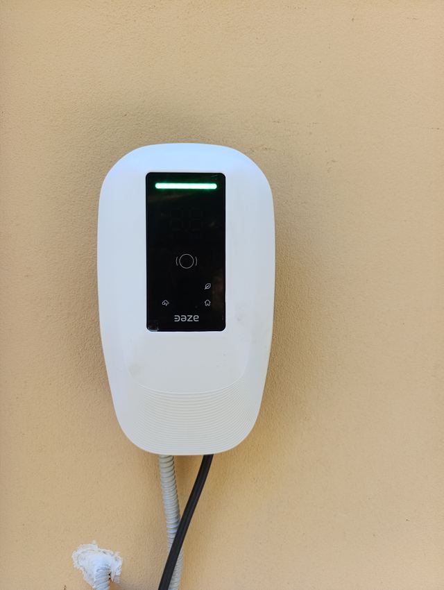 Wallbox DAZE installata su facciata esterna